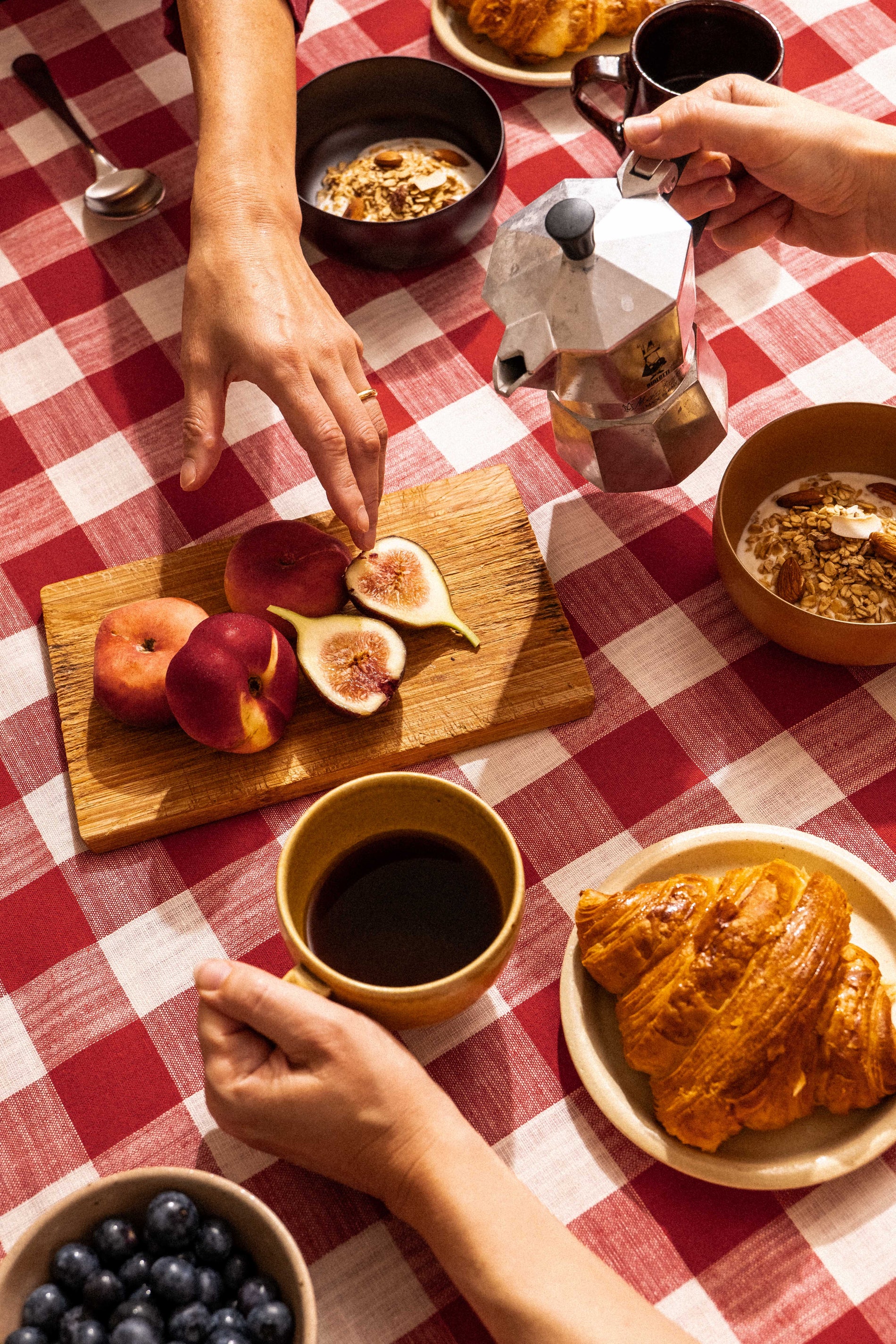 Karintō Edition brings together treasured handcrafted homeware from Japan. We celebrate pieces where cultural heritage and artisanal skills meet good design and utility.