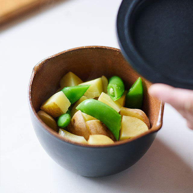 Shigaraki Ware Ceramic Microwave Steamer Bowl - Medium