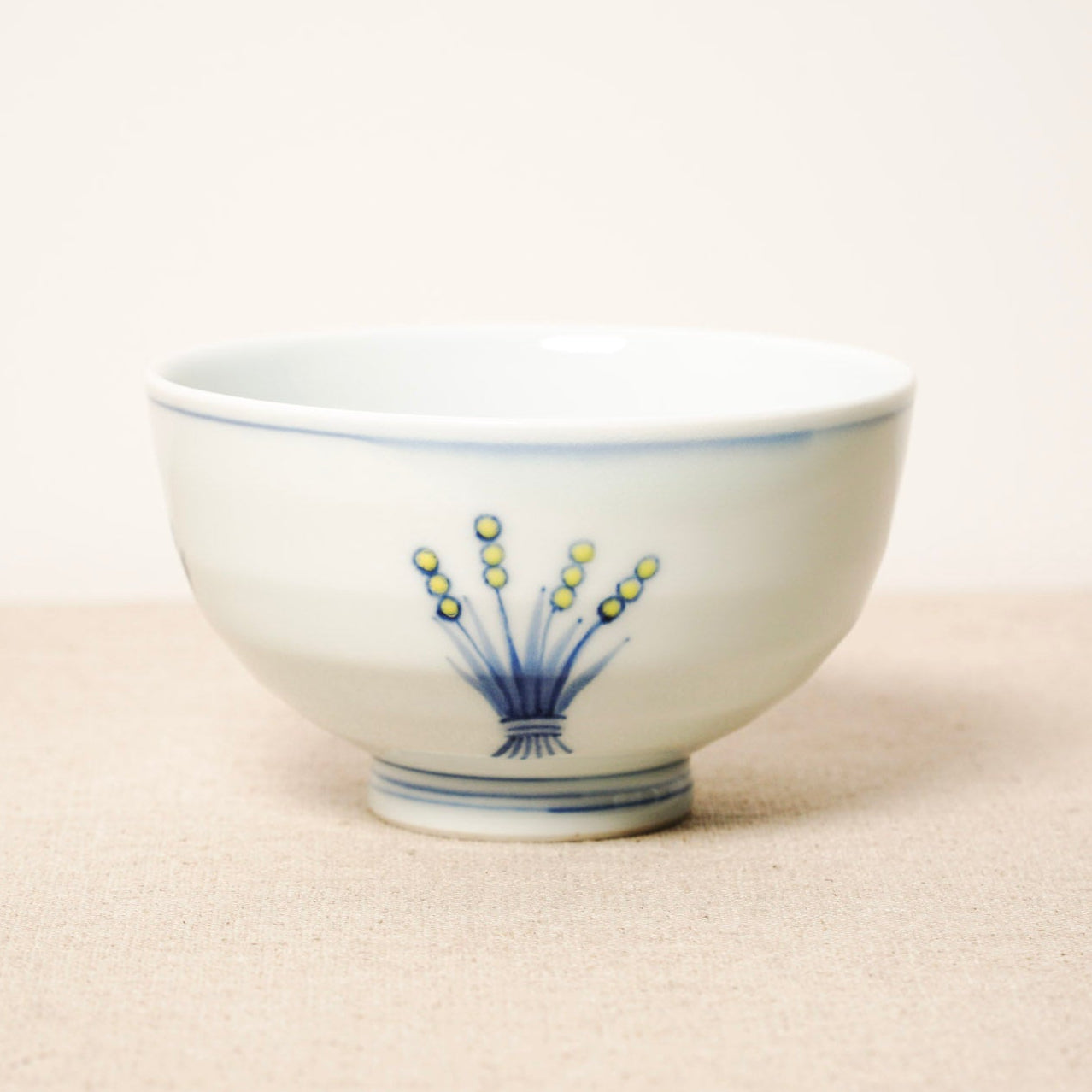 Keizan Kiln Arita ware rice bowl with Keizan Kiln Arita ware rice bowl with hand-painted sparrows and rice ears motif